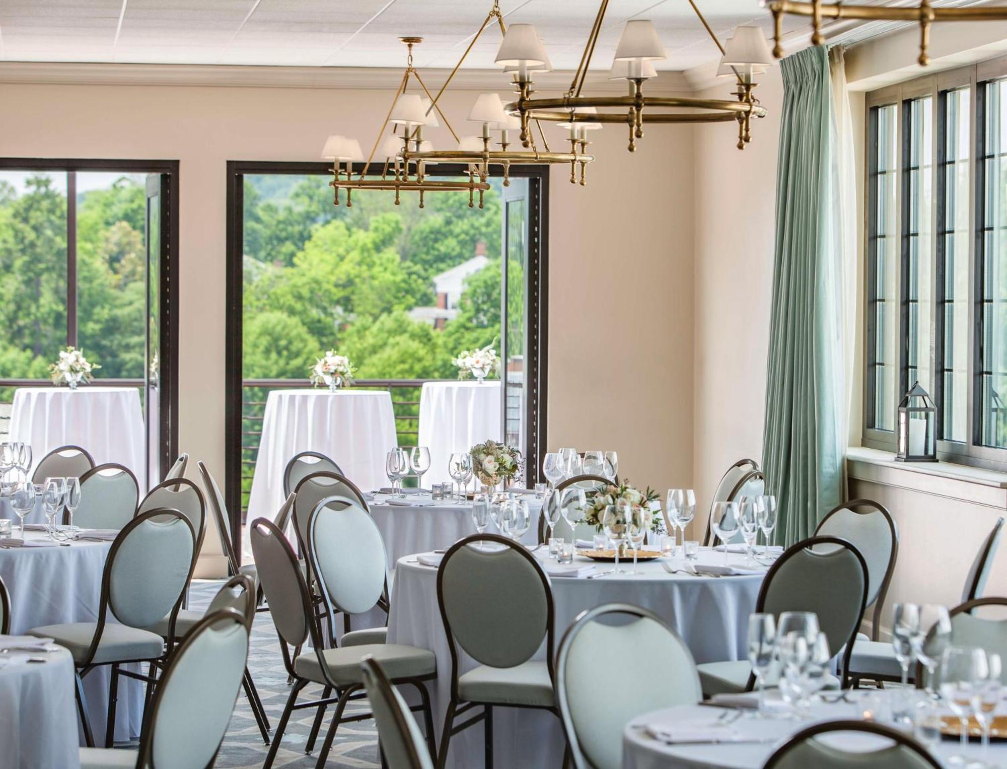 Graduate By Hilton Charlottesville Exterior photo